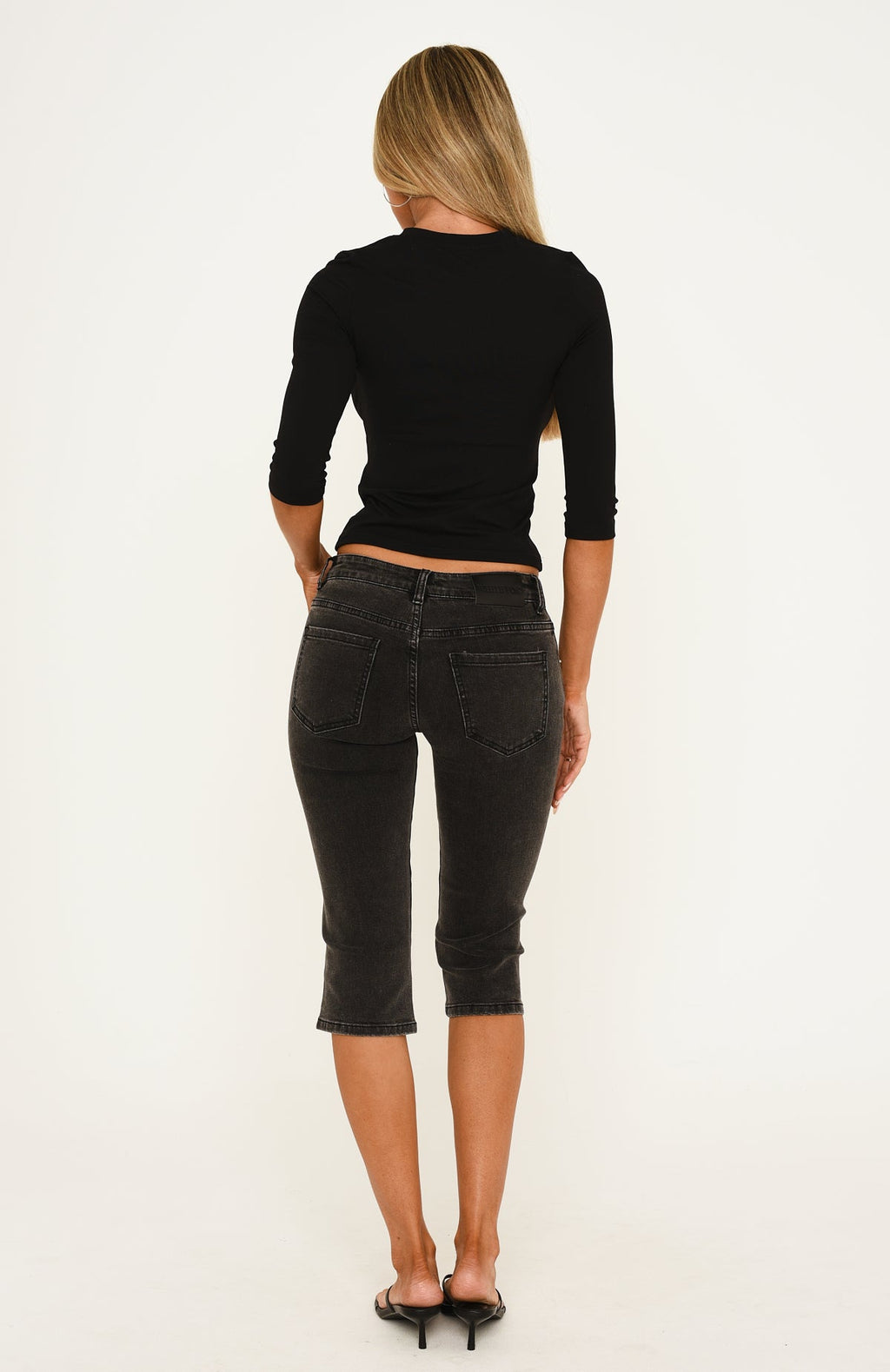 Annie Low Rise Capri Leg Jeans Washed Black