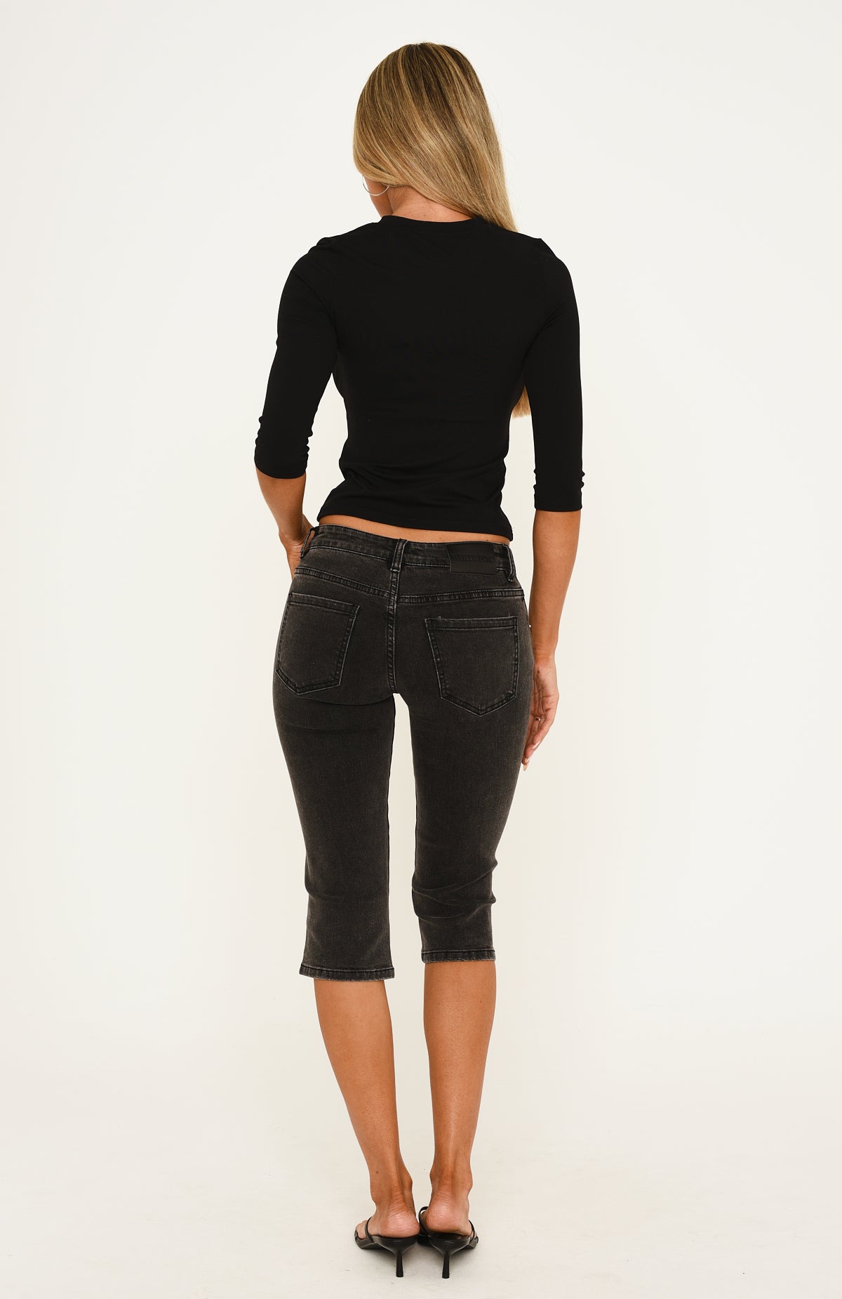 Annie Low Rise Capri Leg Jeans Washed Black